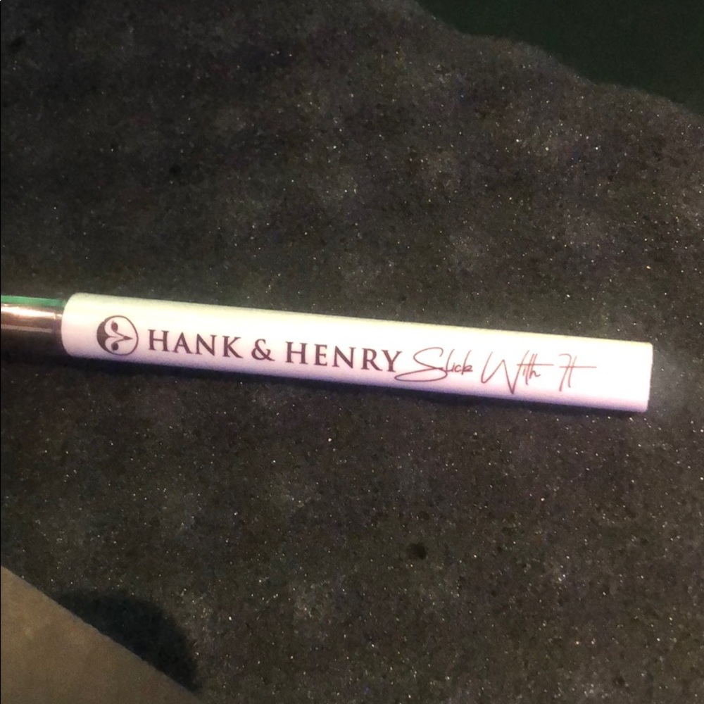 Hank & Henry Long Wear Liquid Eyeliner